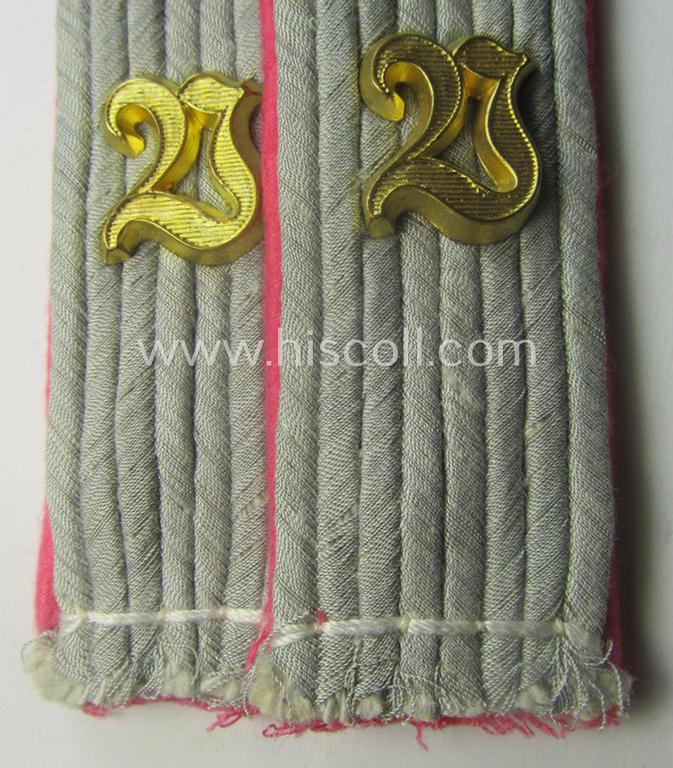 Pair of WH (Heeres) neatly 'cyphered', officers'-type shoulderboards as was specifically intended for a: 'Leutnant und Mitglied einer Kraftfahr-Kampftruppen-Versuchsabts.'