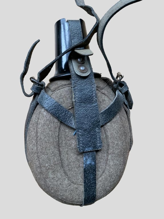 WH (HEER) 1Liter Canteen and Cup -1942-