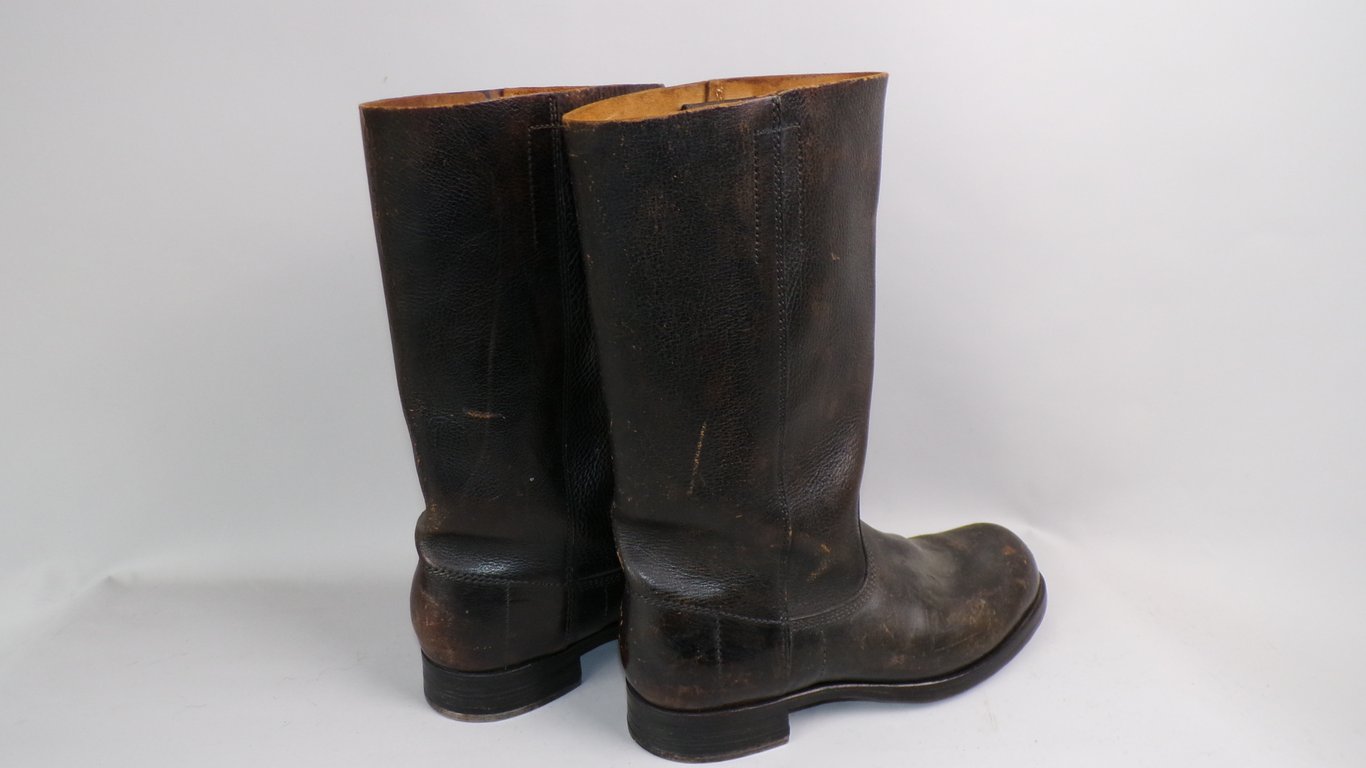 Mint Marschstiefel or "Knobelbecher" (jackboots)