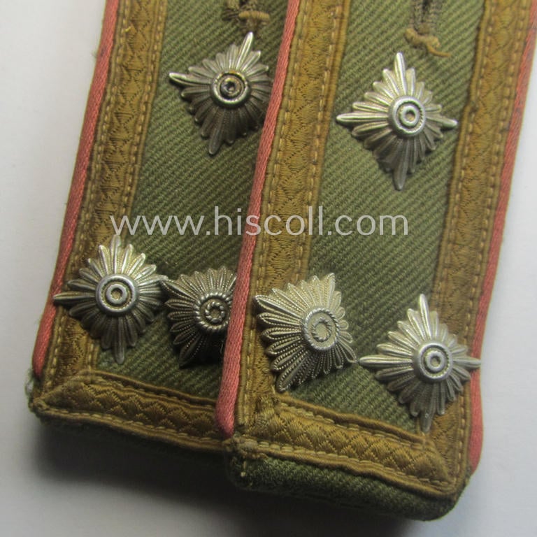 Superb - an fully matching and most certainly very rarely encountered! - pair of WH (Heeres) NCO-type, 'tropical'-pattern shoulderstraps as was intended for - and most certainly worn by! - a: 'Stabfeldwebel der Panzer- o. Panzerjäger-Trpn.'