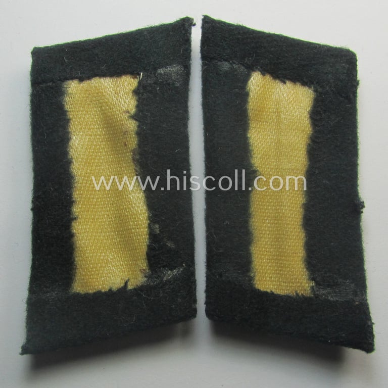 Pair of WH (Kriegsmarine) officers'-pattern collar-tabs (ie. 'Kragenspiegel'): 'Offizier der Küsten- o. Marine-Art.'
