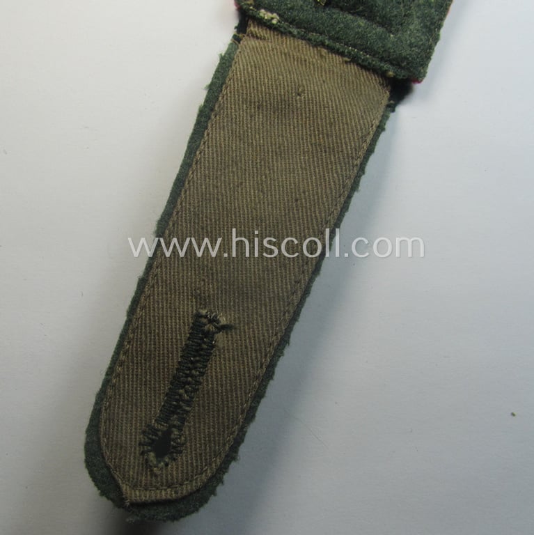Single, WH (Heeres) 'M40 o. M43'-pattern, neatly 'cyphered', NCO-type shoulderstrap: 'Feldwebel eines Pz- o. Panzerjäger-Abtlgs. o. Rgts.'