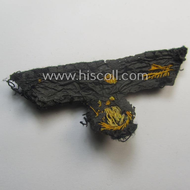 Superb, WH (Heeres o. Küsten-Artillerie) general-officers'-pattern cap-eagle (ie. 'Schirmmütze o. Schiffchenadler für Generale des Heeres o. Offz. der Küsten-Artillerie') as executed in bright-golden-coloured 'hand-embroidered'-pattern