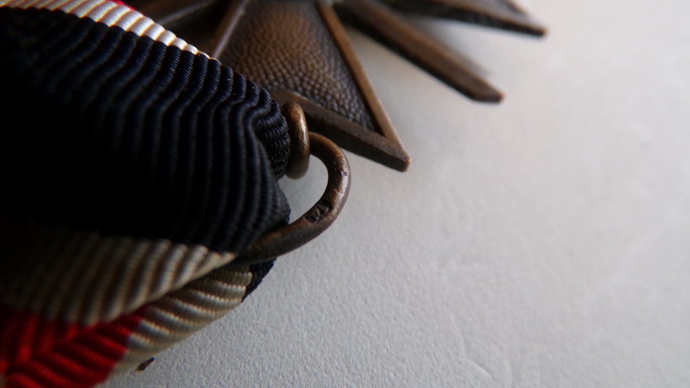 KVK 2nd Class with Swords - Maker 14