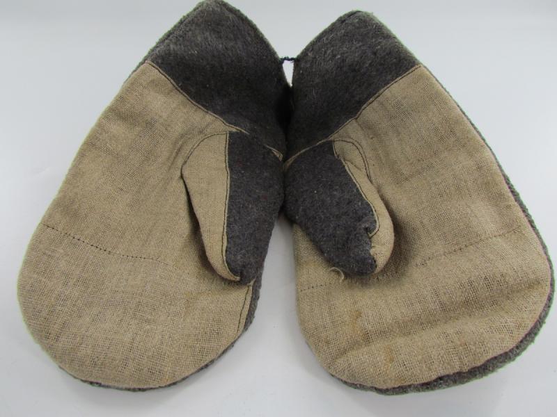 WH/SS Unissued Wintergloves Maker Marked 1942