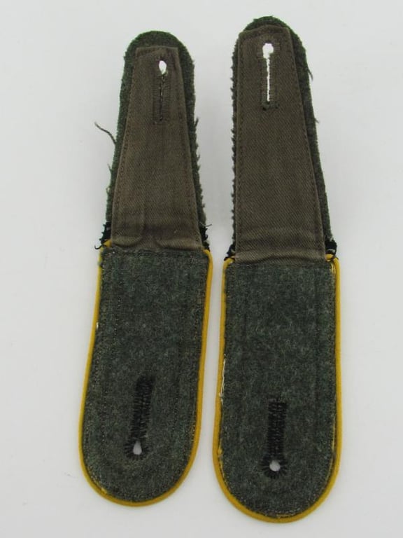 Wehrmacht (Heer) M36 cavalry or reconnaissance shoulder boards for Unteroffizier (NCO)