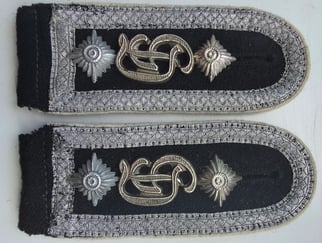 WH Panzer GD(Grossdeutschland) Führerbegleitbrigade (FBB) NCO shoulder straps.