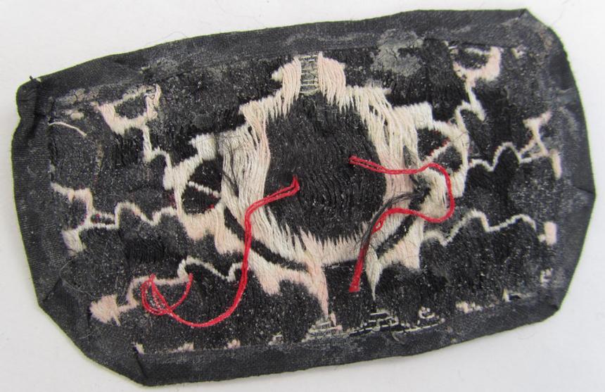 Neat - and scarcely encountered! - early-pattern, WH (Heeres) specific cocarde as was intended for the: 'Panzer'-beret, as executed in so-called: 'BeVo'-weave pattern 