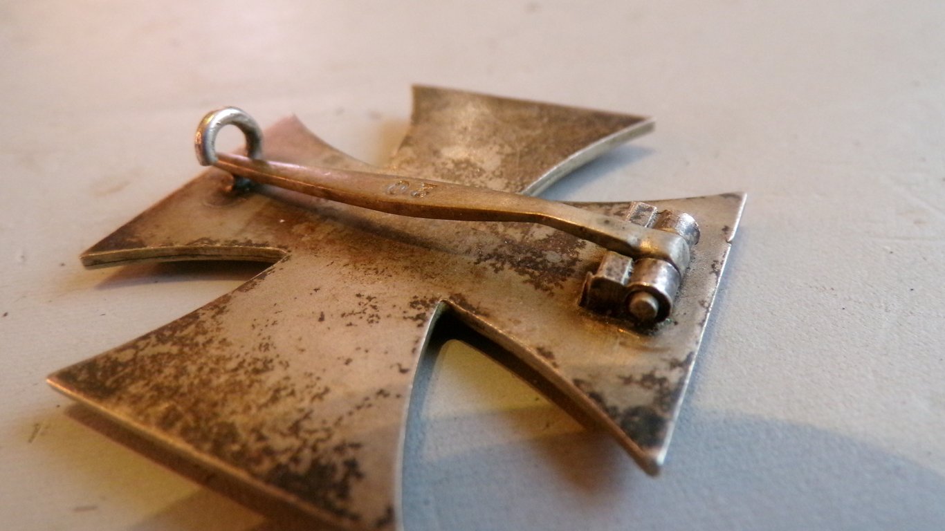 Iron Cross 1939 1st Class "20"