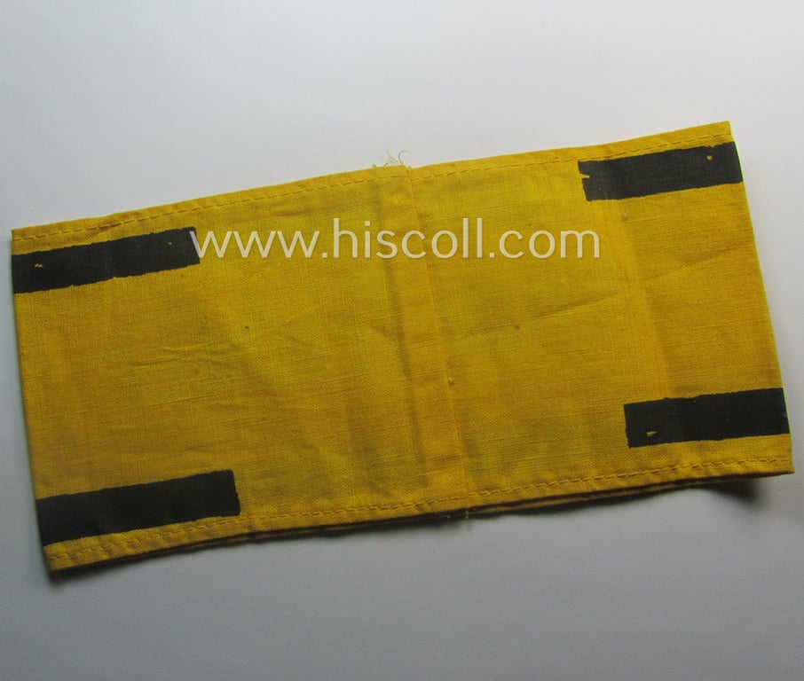 Attractive - and most certainly scarcely found! - linnen-based- and/or neatly printed, golden-yellow-coloured (I deem) HJ- (ie. 'Hitlerjugend'-) related armband (ie. 'Armbinde') entitled: 'Kampfrichter' as was intended for a referee