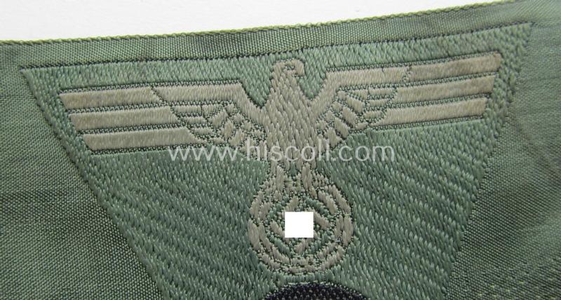 WH (Heeres) so-called: 'M43-pattern') cap-eagle/cocarde (ie. cap-trapezoid) as was specifically produced for usage on the so-called: 'M-43'-model field-caps (ie. 'Einheitsfeldmützen')