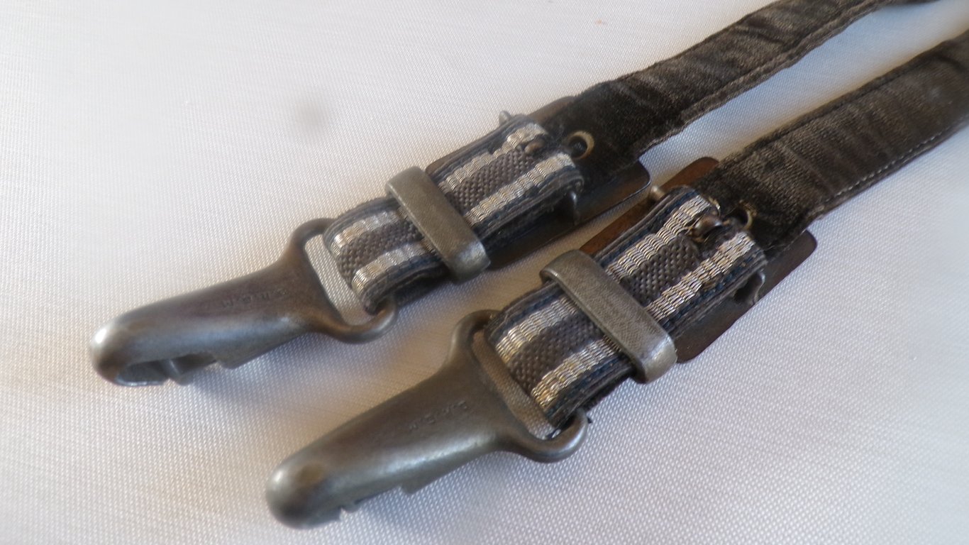 2nd Model Luftwaffe Deluxe Dagger Hangers