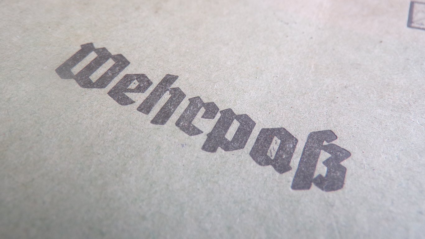 Protection cover for the Wehrpass