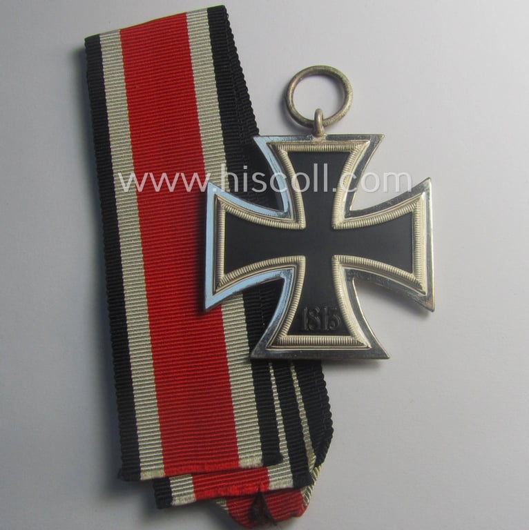 Superb - and still 'virtually mint'! - 'Eisernes Kreuz II. Klasse' being a maker- (ie. '100'-) marked example as produced by the: 'Wächtler & Lange'-company