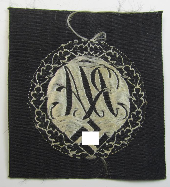 Cloth-based-version of a: 'Reichsjugend-Sportabzeichen RJA in Silber' being an example that is neatly woven in the so-called: 'BeVo'-weave-pattern and that comes in a never used- ie. 'virtually mint- ie. unissued', condition