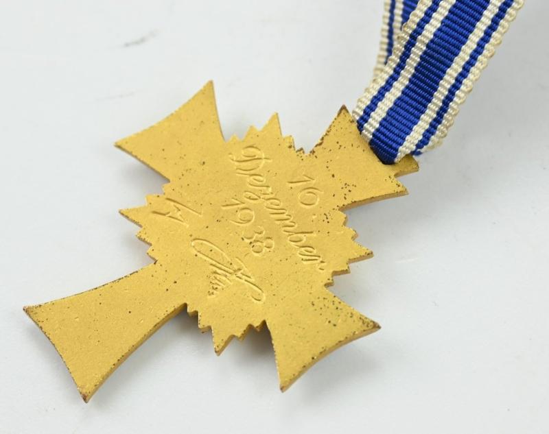 German Mother's Cross in Gold with case