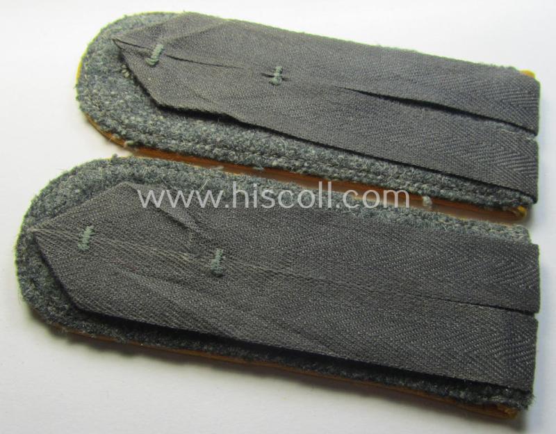 Pair of WH (Heeres) simplified- ie. 'last-ditch'- (ie. 'M44/M45'-) pattern EM-type shoulderstraps: 'Soldat eines Kav. o. Aufkl.-Abts. o. Rgts.'