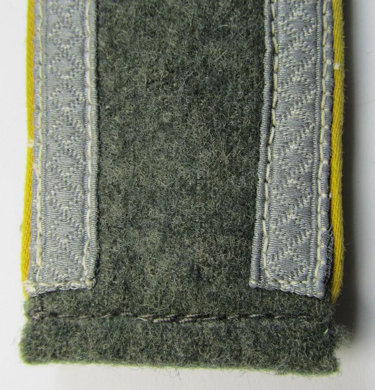 Single, mid-war-period, so-called: 'M43'-pattern, WH (Heeres) NCO-type shoulderstrap as piped in the bright-yellow-coloured branchcolour as was intended for usage by an: 'Uffz. der Nachrichten-Truppen'