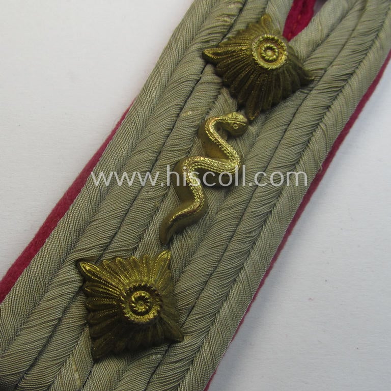 Single, WH (Heeres) officers'-pattern 'cyphered' shoulderboard: 'Hauptmann einer Veterinär-Abtlgs.'