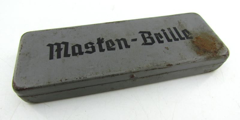 Wehrmacht 'Maskenbrille' in Container