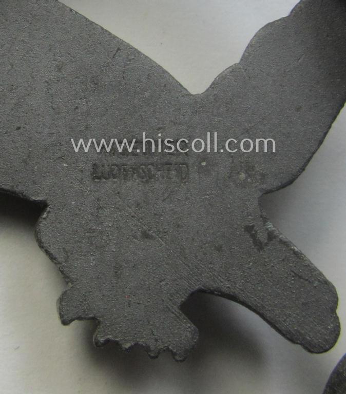 WH (Luftwaffe) 'Fliegerschützen-Abzeichen ohne Blitzbündel' being a neatly maker- (ie. 'Wilh. Deumer'-) marked- and/or: typical zinc- (ie. 'Feinzink'-) based example as was produced by the maker: 'Wilh. Deumer' and that shows a period-engravi...