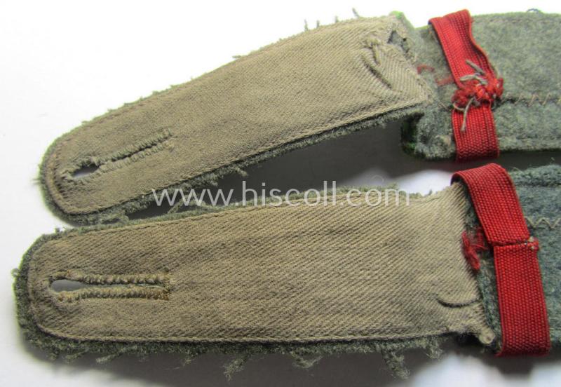 Neat - and/or fully matching! - pair of WH (Heeres), 'M40'- (ie. 'M43'-) pattern, EM-type shoulderstraps having a scarcely seen pair of regimental-indicator 'slip-ons' period-attached as was intended for a: 'Soldat der Panzer-Grenadier-Truppen...
