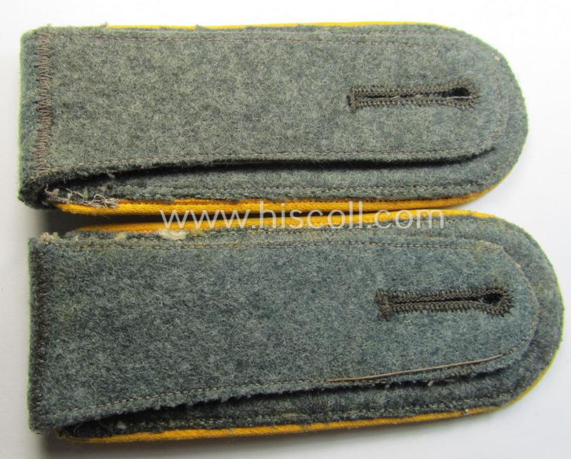 Superb - and/or fully matching! - pair of WH (Heeres), early- (ie. mid-) war-period, so-called: 'M40 o. M43'-pattern and neatly 'cyphered' NCO-type shoulderstraps as was intended for a: 'Feldwebel des Kav. o. Aufklärungs-Schützen-Regiments 2'