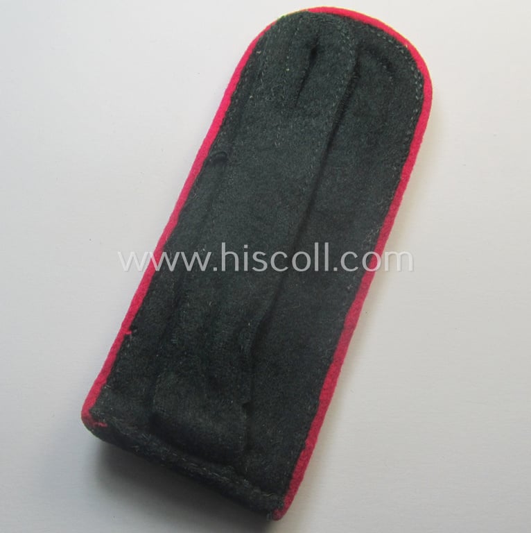 Attractive - albeit regrettably single! - WH (Heeres), early-war-period- (ie. 'M40'-pattern and 'tailor-made'-) NCO-type shoulderstrap as was intended for usage by an: 'Oberfeldwebel der Veterinär-Trpn.'