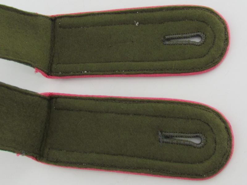 Wehrmacht (Heer) Panzerjäger shoulder boards for Unteroffizier (NCO)