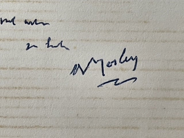 ORIGINAL BRITISH UNION OF FASCISTS (BUF) SIR OSWALD MOSLEY HAND WRITTEN AND HAND SIGNED NOTE DATED 1970.