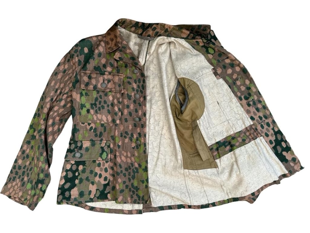 Waffen SS Erbsentarn (DOT44) Tunic unissued condition