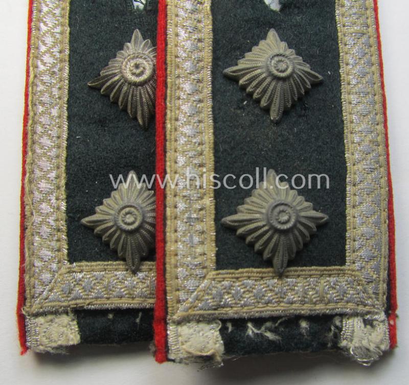 Neat - and fully matching! - pair of WH (Heeres) early-war-period- (ie. 'M36'- ie. 'M40'-pattern, 'tailor-made'- and/or rounded-styled) NCO-type shoulderstraps as intended for an: 'Oberwachtmeister eines (Sturm)Art.-Abts. o. Rgts.'