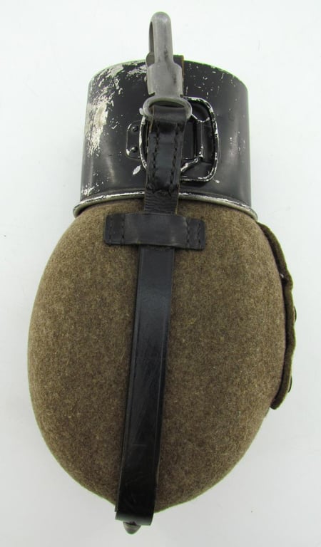 Wehrmacht M31 matching canteen by ESB39