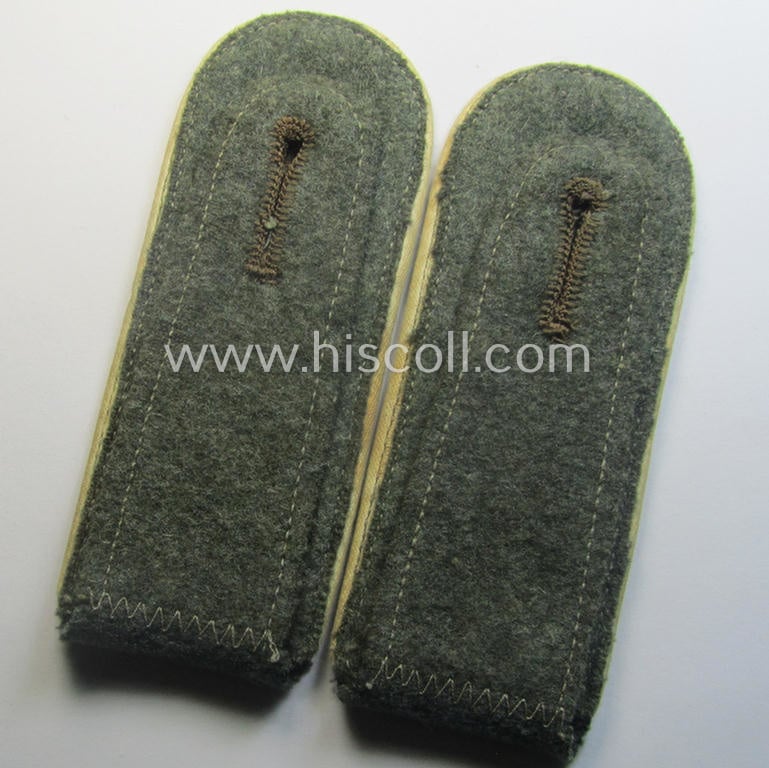 Pair of WH (Heeres), early- (ie. mid-) war-period- (ie. 'M41- o. M43'-) pattern EM-type shoulderstraps as piped in the white-coloured branchcolour as was intended for a: 'Soldat eines Infanterie-Rgts.'