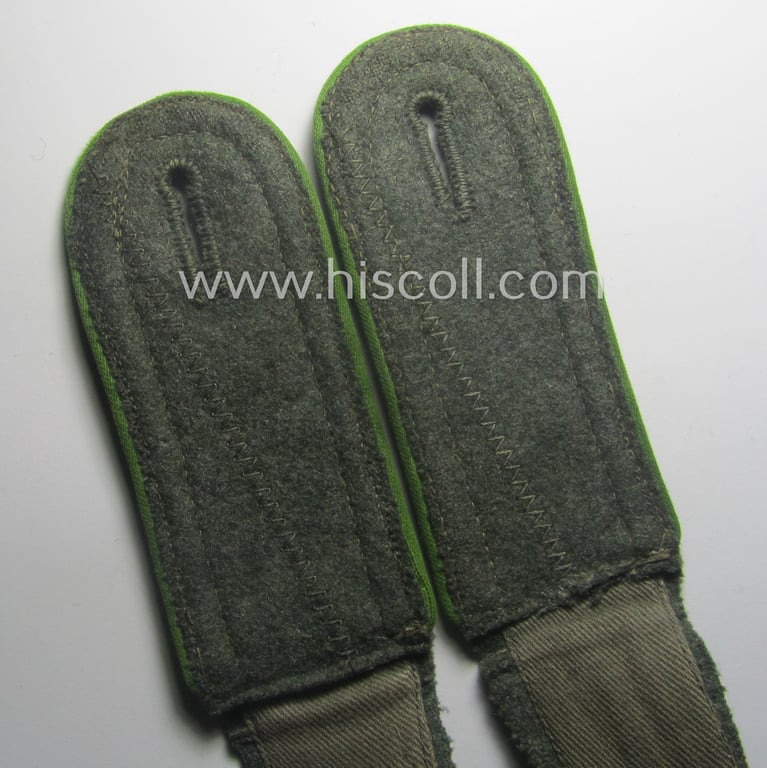 Pair of WH (Heeres) mid-war-period- (ie. 'M41 o. M43'-pattern-) NCO-type shoulderstraps as was intended for usage by an: 'Unteroffizier der Panzer-Grenadier-Trpn.'