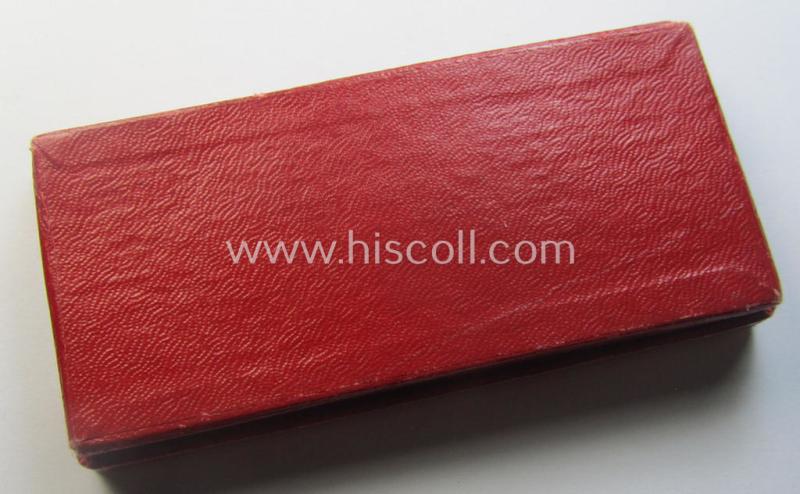 'Treuedienst Ehrenzeichen 2. Klasse' that comes stored in its maker- (ie. 'Wächtler & Lange'-) marked, two-pieced etui