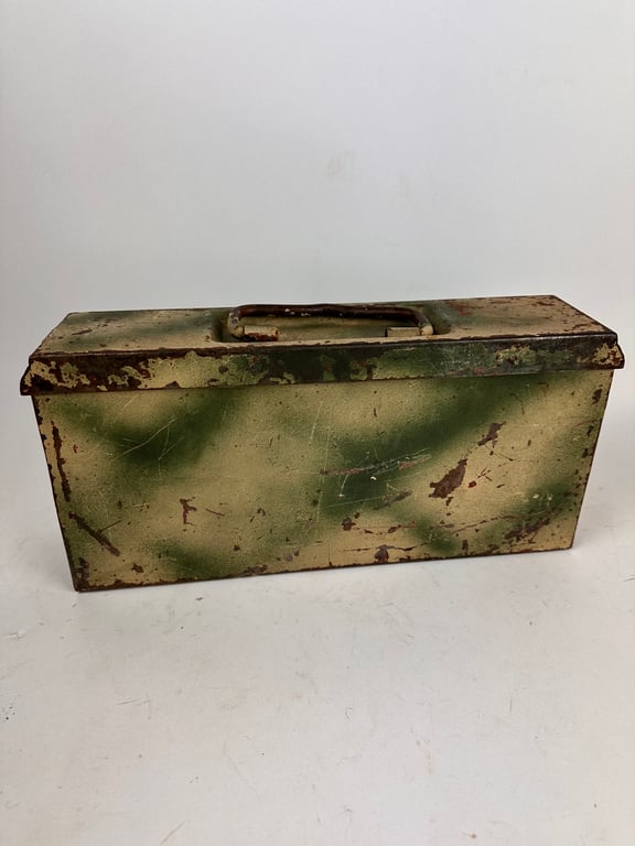 Two-tone camouflage MG34/42 ammo box "FJR6"