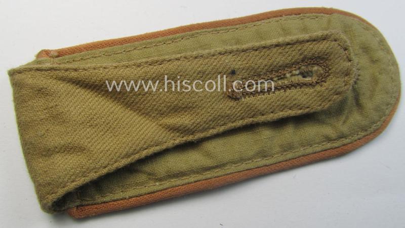 Single, WH (Luftwaffe) tropical-issued, EM-type-shoulderstrap as executed in beige-coloured linnen (as was specifically intended for usage on the tropical-shirts ie. tunics) as was intended for a: 'Soldat der Nachrichten-Truppen'