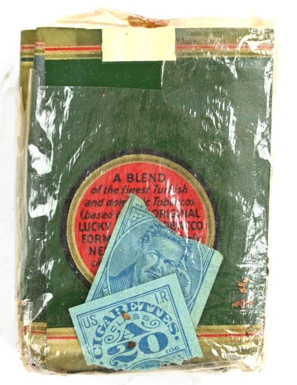 US WW2 Package of Lucky Strike Cigarets with Case