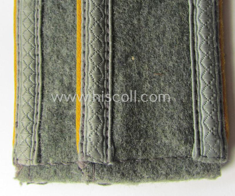 Pair of WH (Heeres), 'M40 o. M43'-pattern NCO-type shoulderstraps: 'Uffz. eines Kav. o. Aufklärungs-Rgts.'