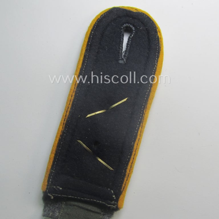 Single, WH (Luftwaffe) NCO-type shoulderstrap as piped in the golden-yellow- (ie. 'goldgelbener'-) coloured branchcolour as was intended for an: 'Oberfeldwebel der Flieger o. Fallschirm-Trpn.'