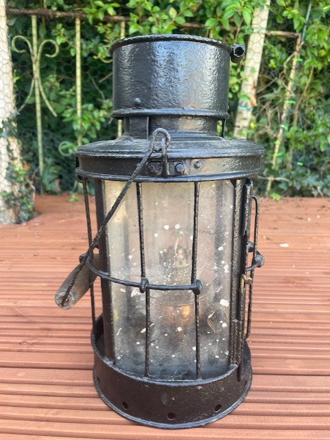 AUTHENTIC ORIGINAL EXAMPLE OF A 1918 WWI BRITISH TRENCH LANTERN. ADDITIONAL PHOTOS