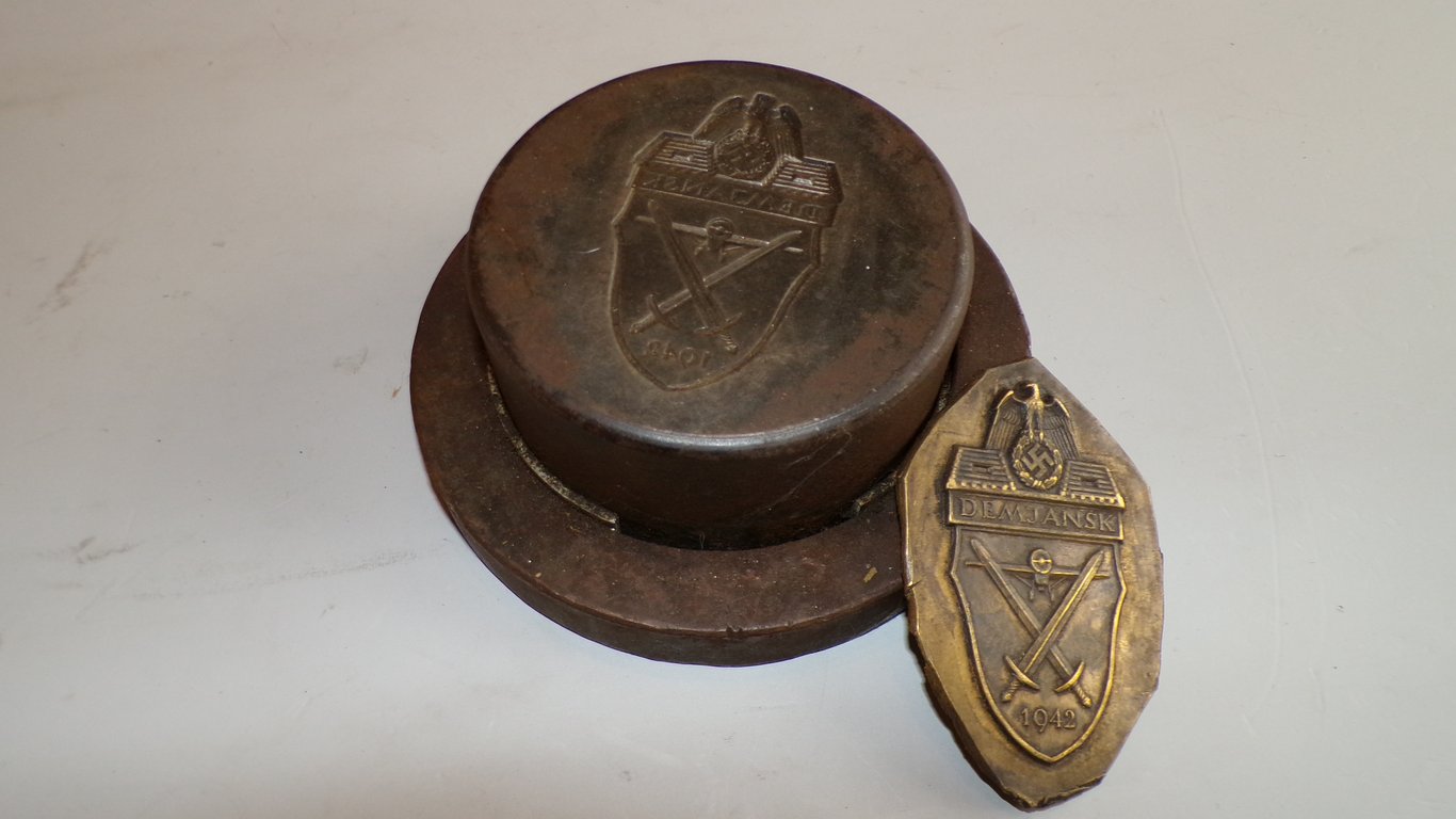 Die struck mould from the Deschler company