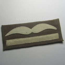 Single, WH (Luftwaffe) greyish-blue-coloured, officers'-type rank-patch (aka 'moustache'),...