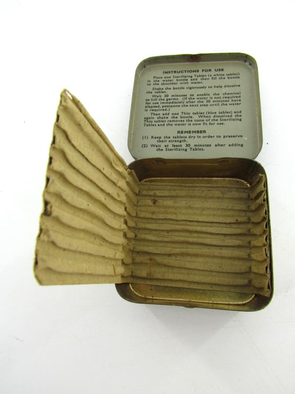 British WWII ( RAF ) water sterilizing outfit - complete