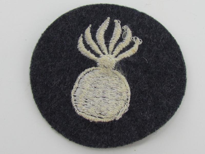 Luftwaffe Aerial Armorer Light-Bomber Personnel Trade Badge