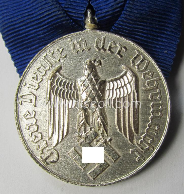Silver-toned WH (Heeres o. KM) so-called: 'Einzelspange' showing a: 'WH-Dienstauszeichnung 4. Stufe' (as was intended for 4 years of loyal-service) and that shows a detailed, Heeres o. KM-type-eagle-device, period-attached