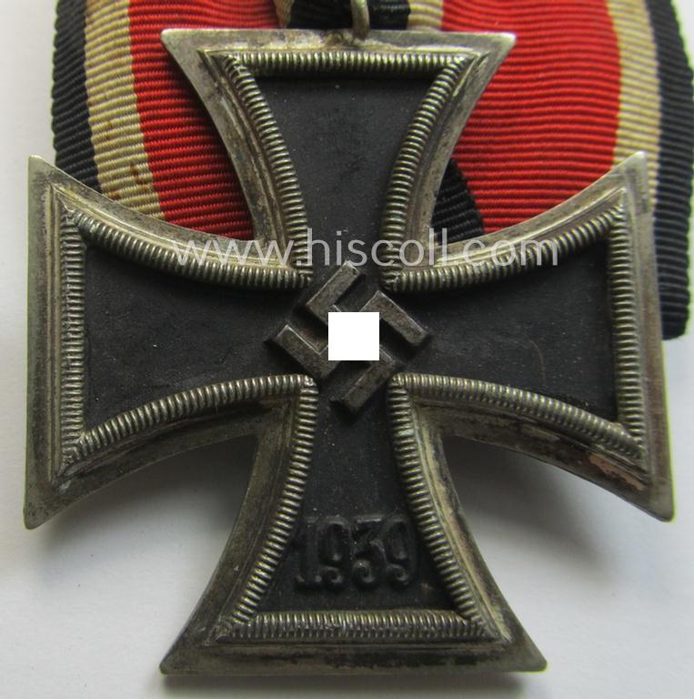 'Einzelspange' (ie. single-pieced medal-bar) showing an Iron Cross 2nd class (or: 'Eisernes Kreuz 2. Klasse') by a (by me) unidentified maker
