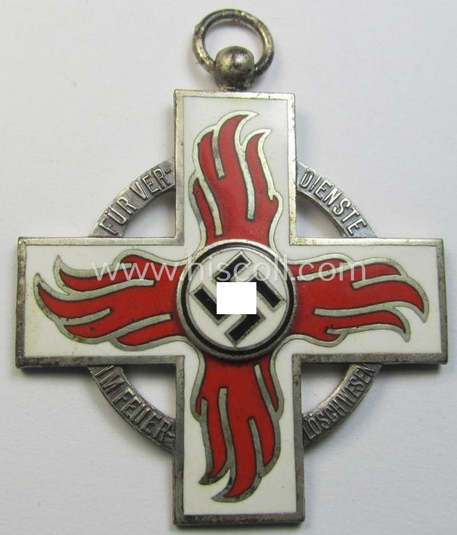 Superb - and actually rarely encountered! - so-called: 'Feuerwehr-Ehrenzeichen der II. Stufe' that comes together with its minimally shortened piece of ribbon (ie. 'Bandabschnitt') and (rarely seen!) period etui as issued and/or recently found