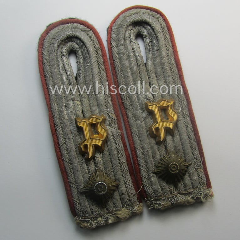 Fantastic - very desirable and complete! - truly worn and carefully tunic-removed insignia-grouping as was worn by a: 'Obersturmfüher u. Mitglied einer Panzerjäger-Abts. der Leibstandarte SS Adolf Hitler'